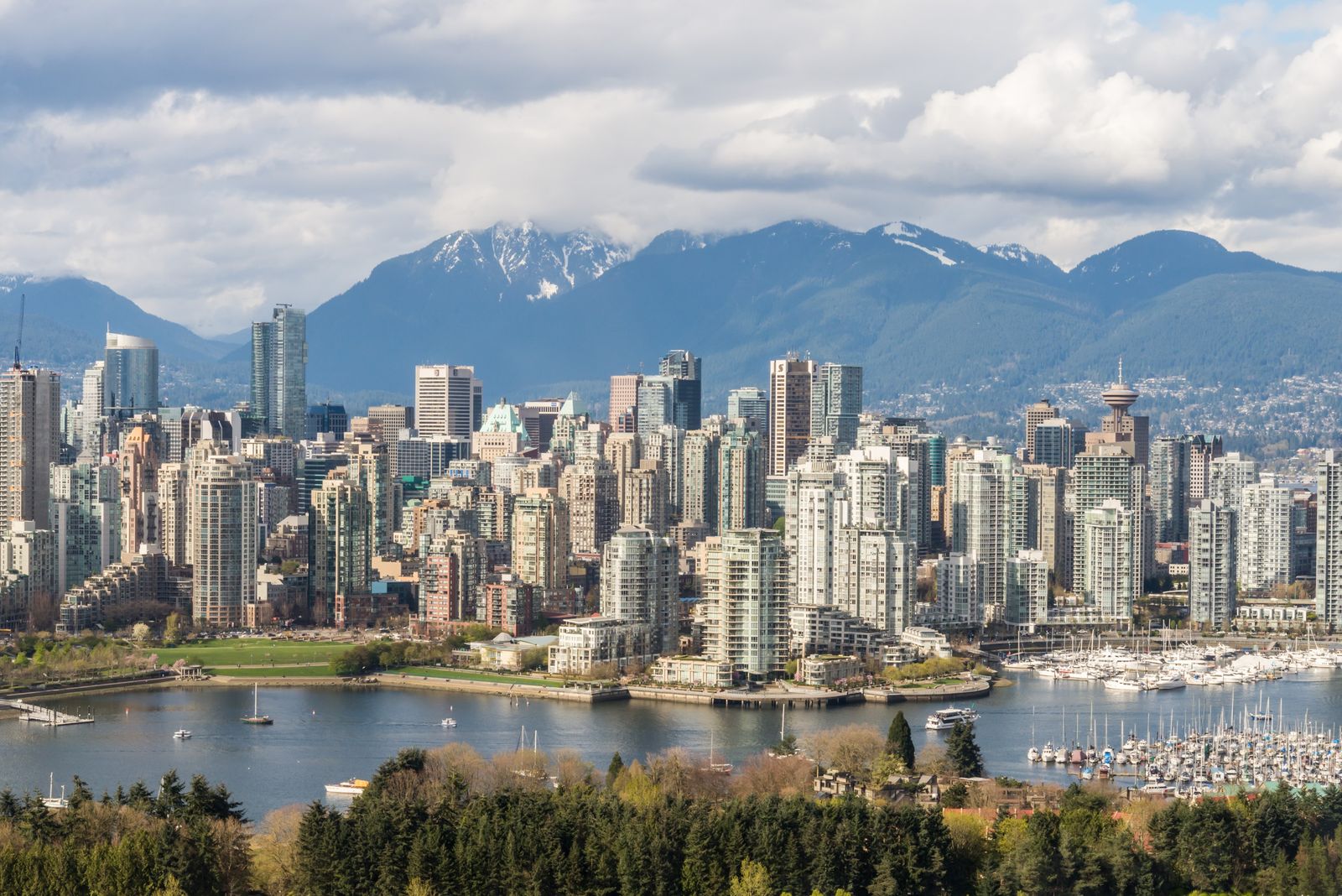 Vancouver skyline with mountains, British Columbia - online reputation management services across Canada